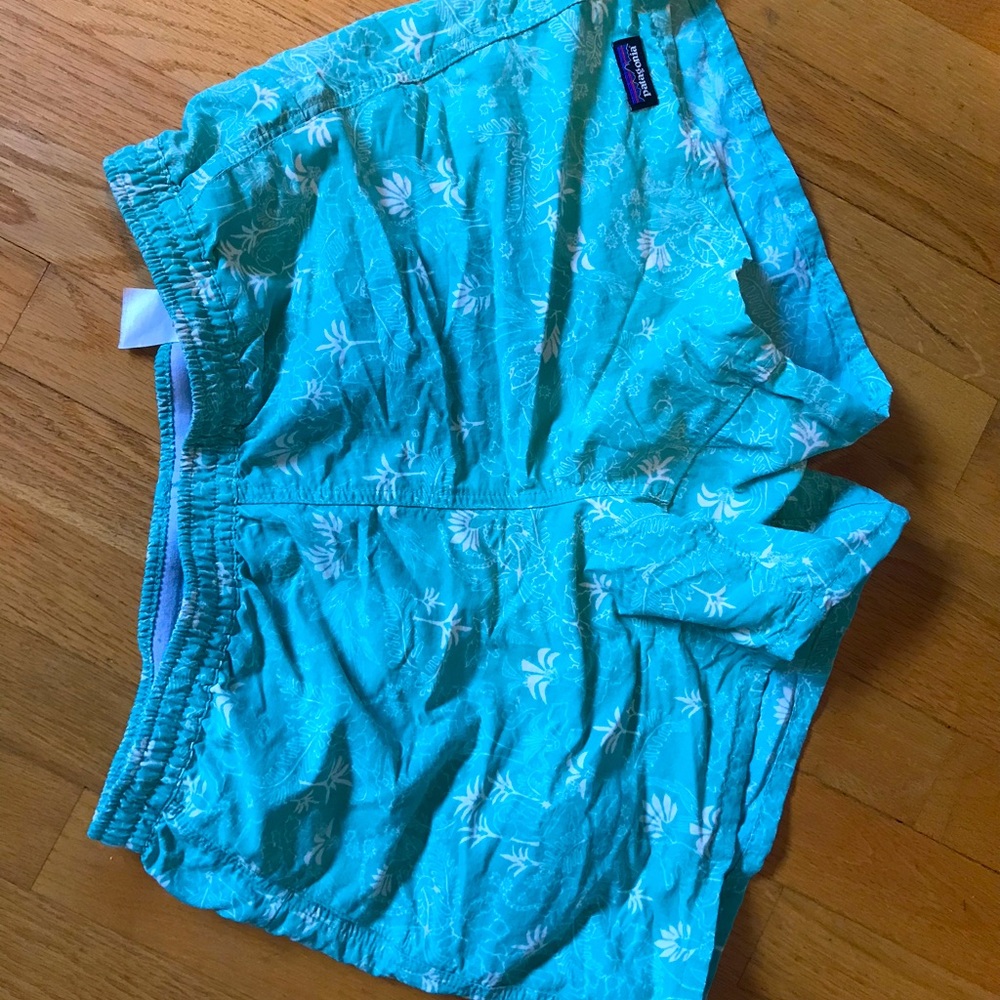MINT GREEN RAINFOREST PRINT PATAGONIA BAGGIES